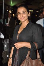 Vidya Balan returns from Cannes in Mumbai Airport on 29th May 2013 (7).JPG